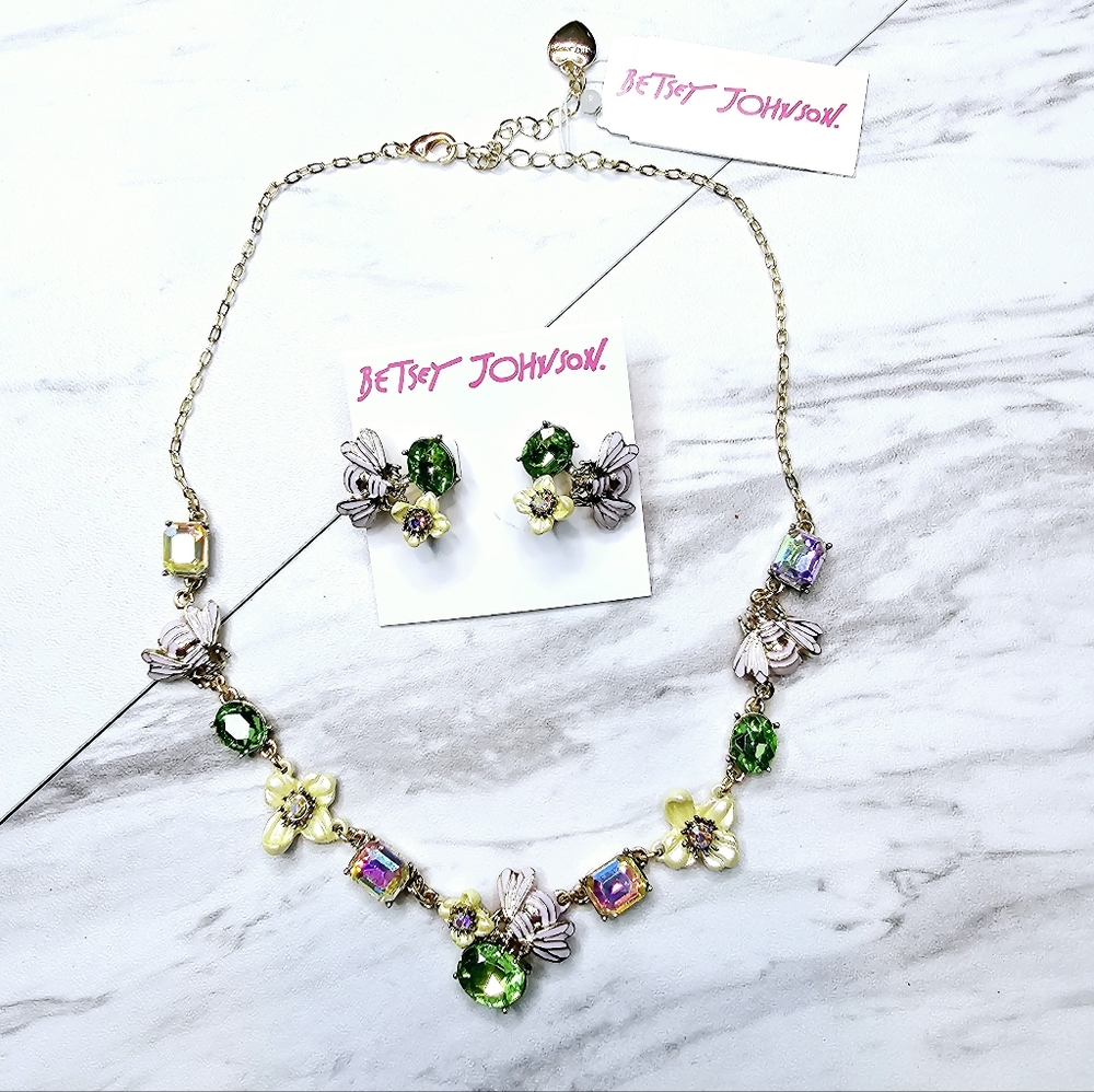 Betsey Johnson FLOWER SHOW BEE CLUSTER NECKLACE Stone Bee Cluster Stud Earrings